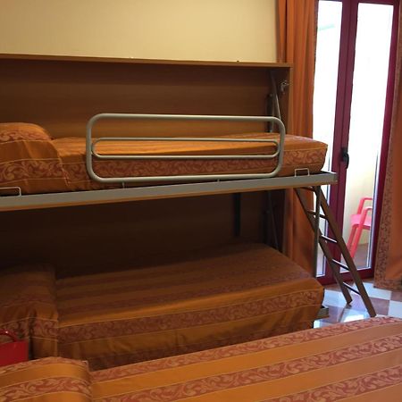 Hotel Fiorella セニガッリア 部屋 写真