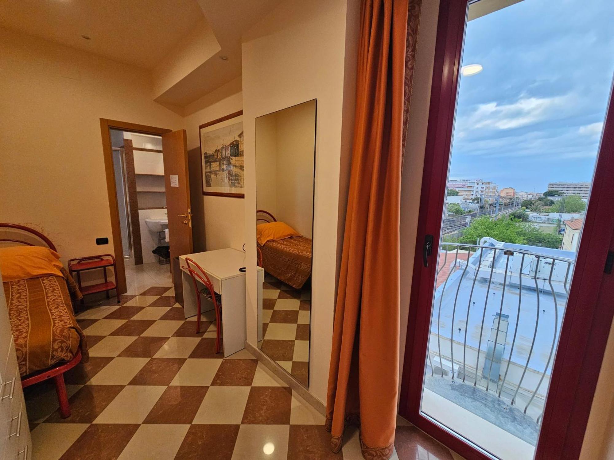 Hotel Fiorella セニガッリア エクステリア 写真
