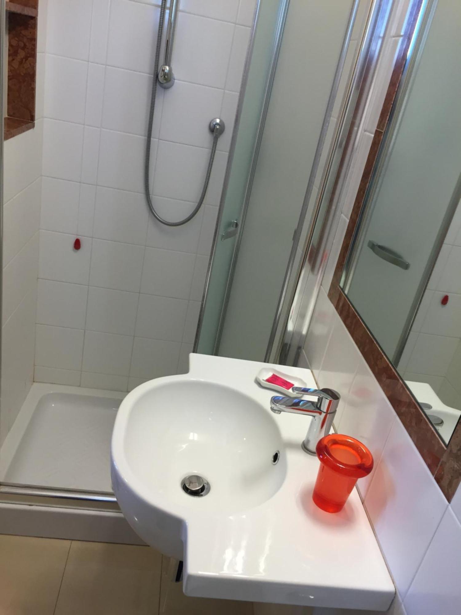 Hotel Fiorella セニガッリア 部屋 写真