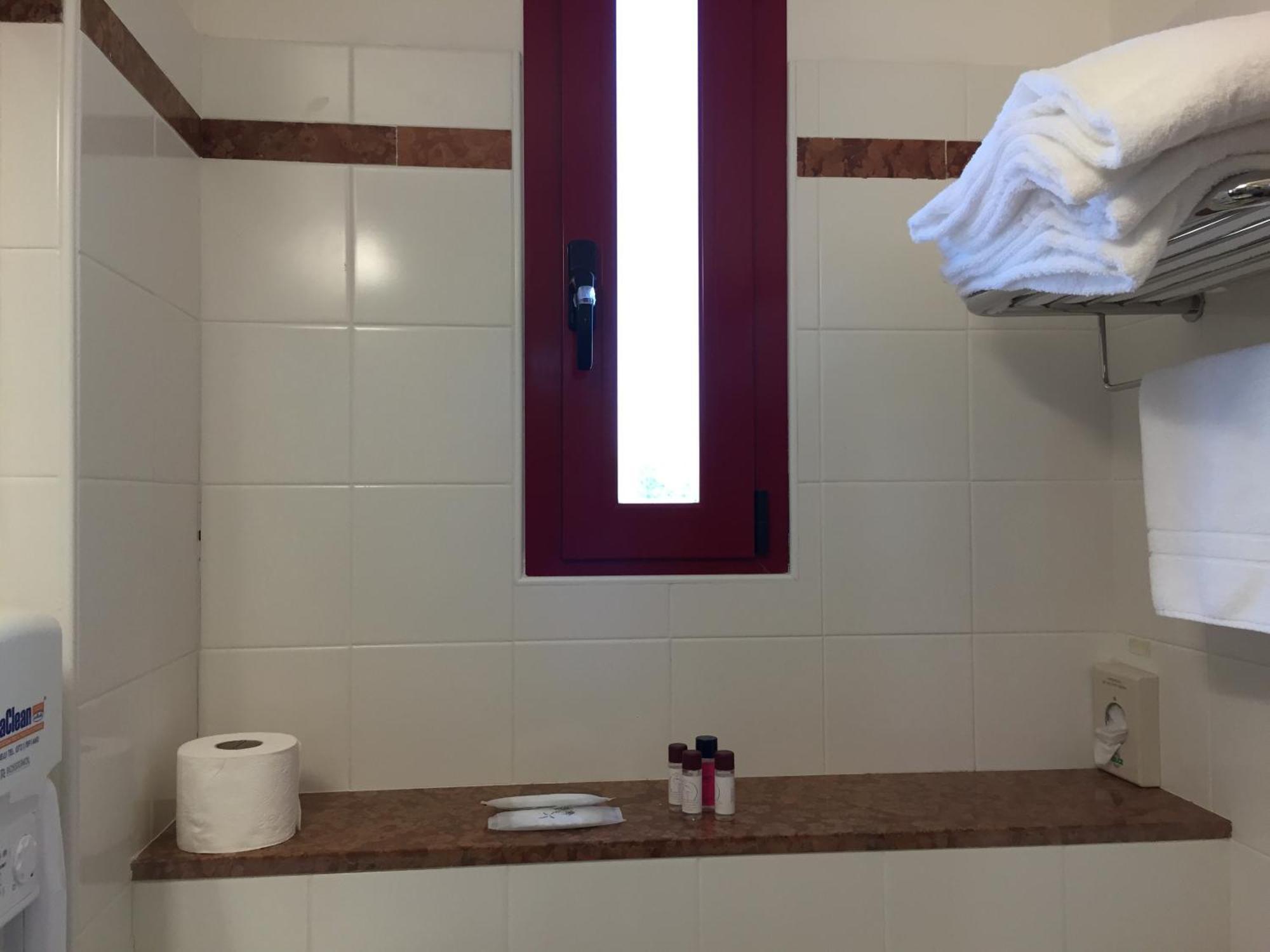 Hotel Fiorella セニガッリア 部屋 写真
