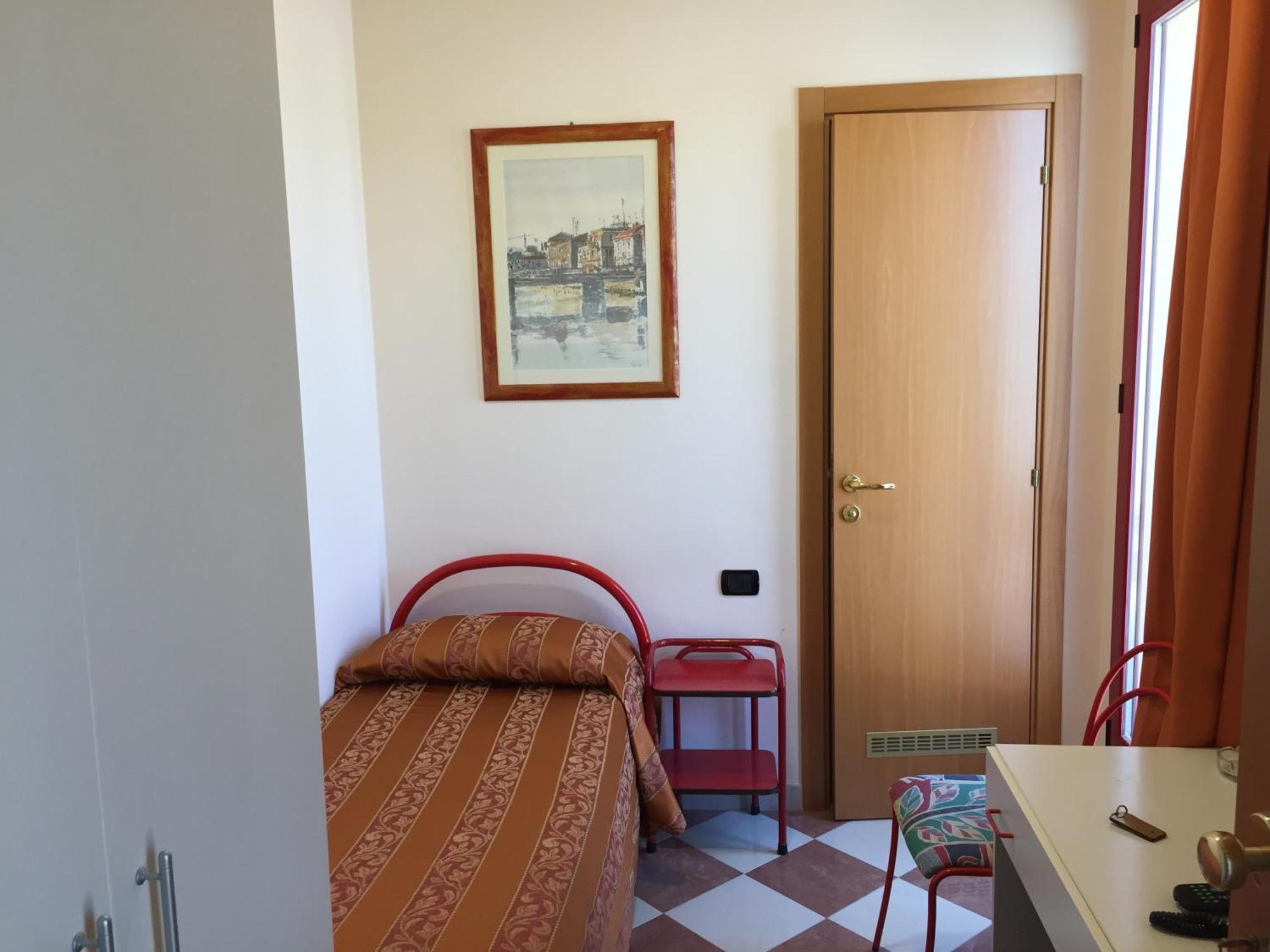 Hotel Fiorella セニガッリア 部屋 写真