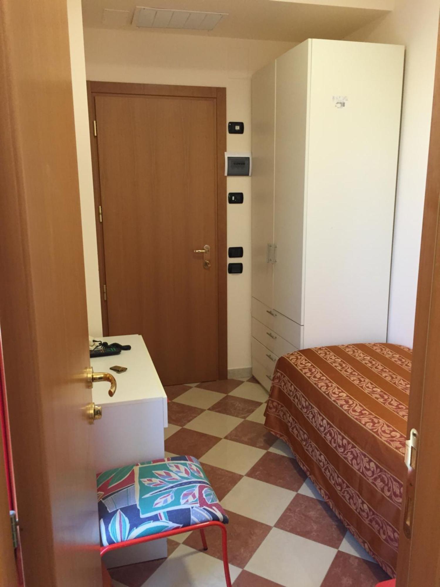 Hotel Fiorella セニガッリア 部屋 写真