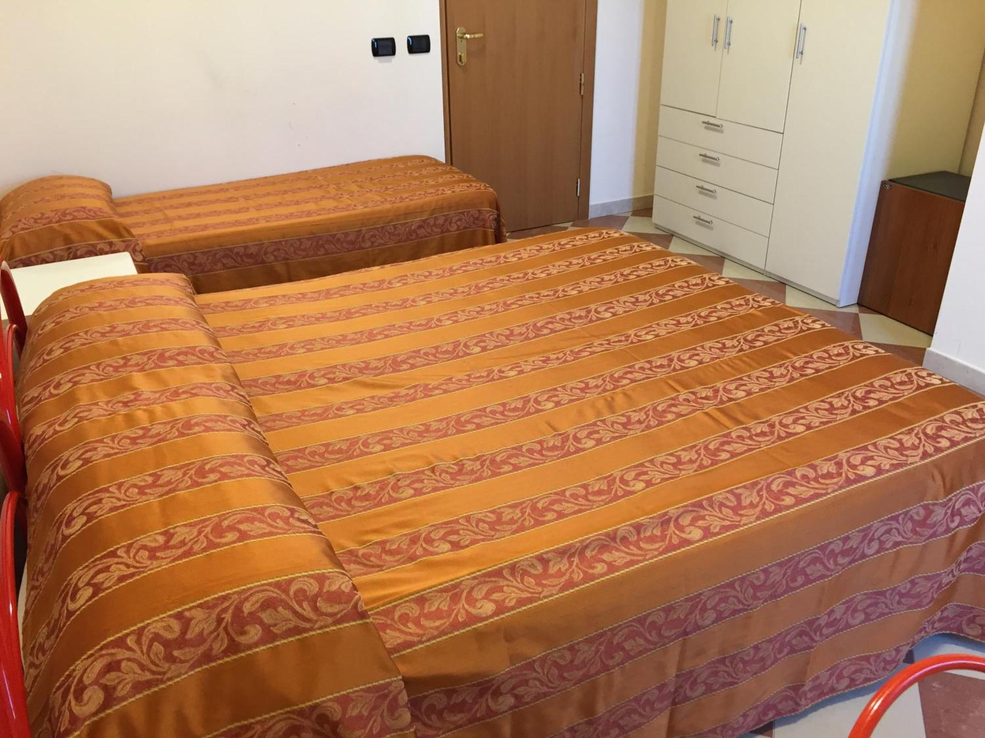 Hotel Fiorella セニガッリア 部屋 写真