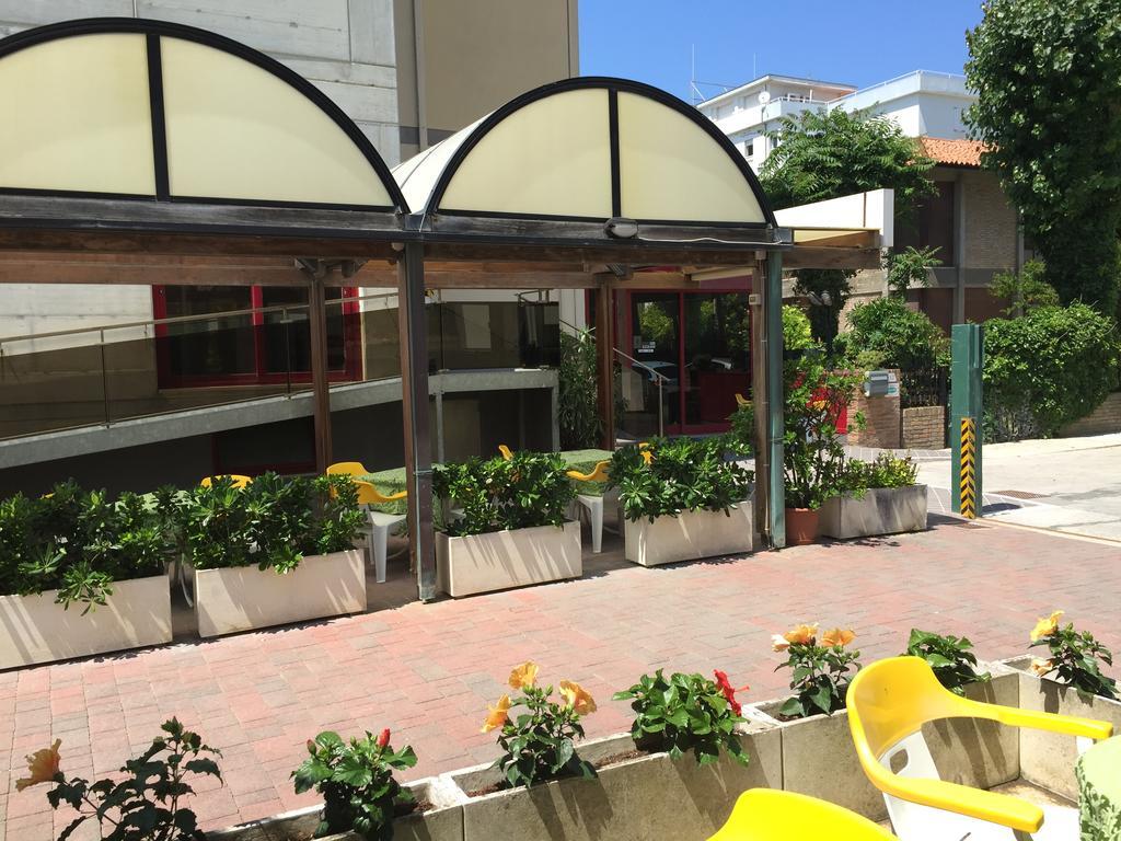 Hotel Fiorella セニガッリア エクステリア 写真