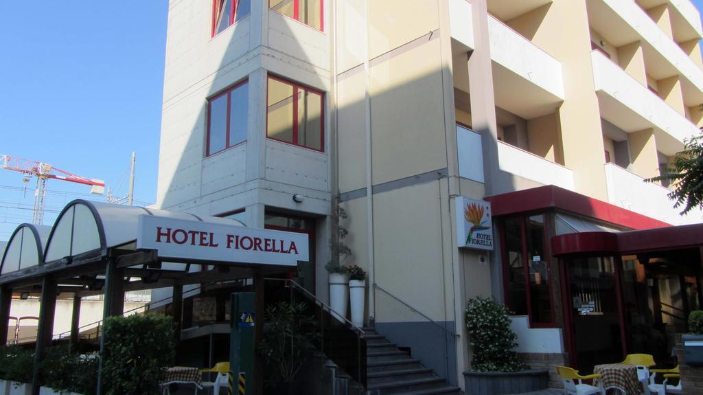 Hotel Fiorella セニガッリア エクステリア 写真