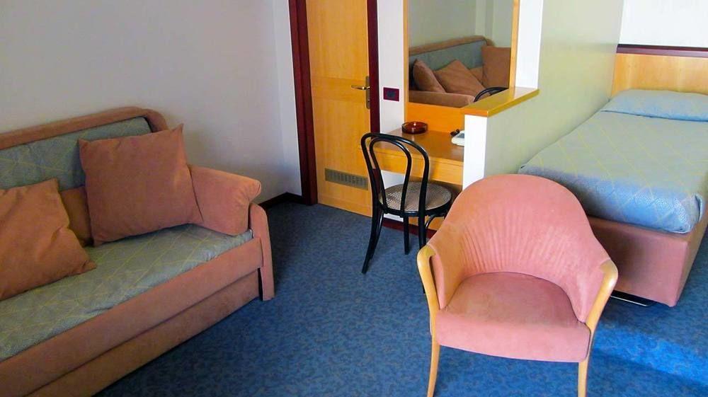 Hotel Fiorella セニガッリア エクステリア 写真