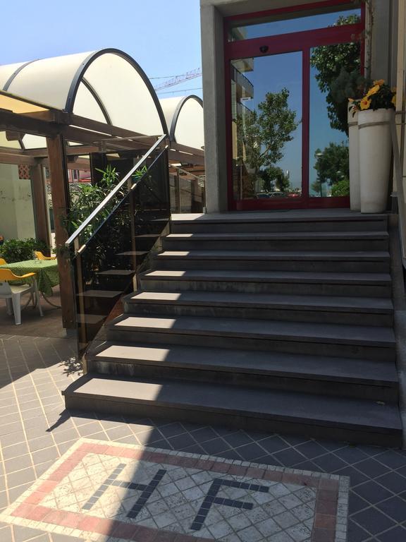 Hotel Fiorella セニガッリア エクステリア 写真