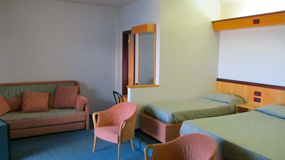 Hotel Fiorella セニガッリア エクステリア 写真